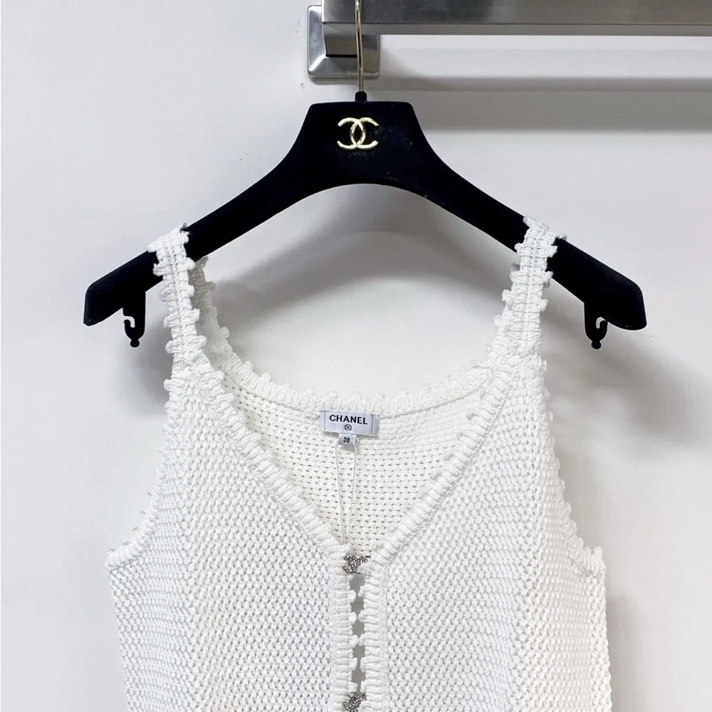 Chanel vest - Picture 6 of 6